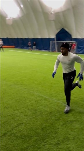 Smooth operator #footballshorts #widereceiver #routerunning #routes