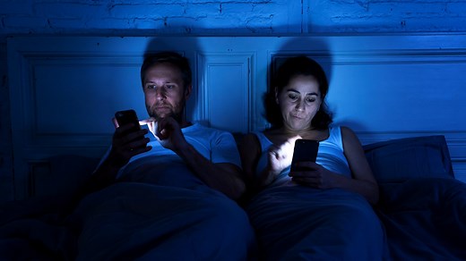 Psychology Explains 3 Ways Your Phone Can Hurt a Relationship