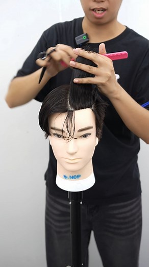 130K views · 2.7K reactions |  แชร์เทคนิค ตัดผมด้านบน ทรง Comma ✂ by...