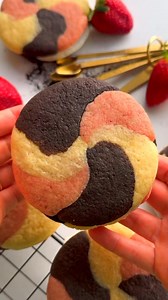 Neapolitan Cookies! 🤎🩷🤍 Find the full recipe on my website! 😊 https://thesqueakymixer.com/neapolitan-cookies/ | The Squeaky Mixer