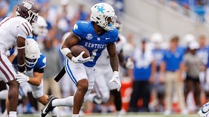 Announcer sparks controversy over foster care comment on Kentucky RB Ray Davis