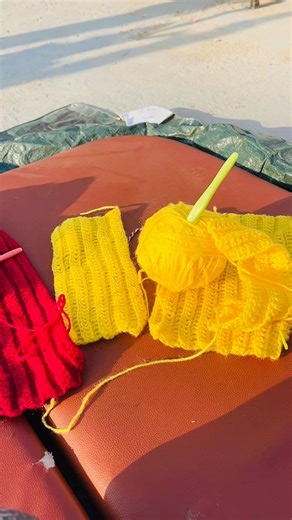 Crocheting two three sweaters together#crochet #knitthrwwtogether #crochetborder