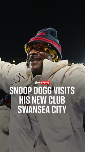 Snoop Dogg visits Swansea City for the first time as a co-owner. The American rapper became a minority owner of the Championship club last July. Read more: https://trib.al/jDYJuEz #snoopdogg #swanseacity | Sky News