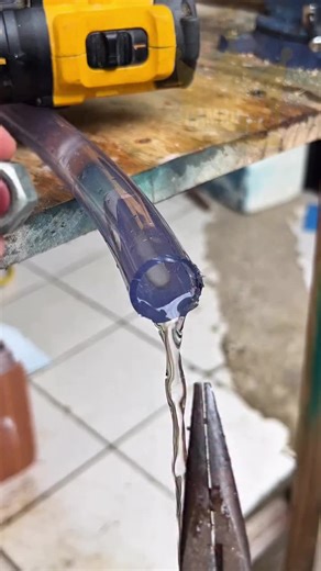 Resolvi o vazamento com uma porca na mangueira