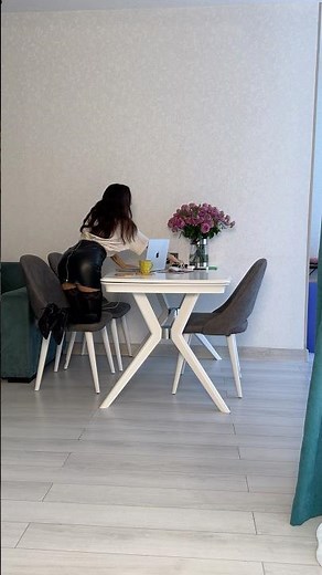 Flowers #office #secretary #nylon #highheels