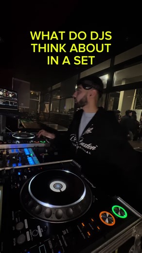 What do DJs actually think about during a set? This was from a 2000s vs 2010s clubnight #dj #nightclub #djmix #scratchdj #serato