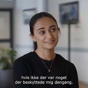"Jeg havde heller ikke hørt om, at man som civilingeniør kunne arbejde hos forsvaret, før jeg så opslaget" Karin er uddannet civilingeniør og er civilt ansat som projektleder i forsvaret. Thomas Skov har besøgt hende på Fighter Wing Skrydstrup for at høre, hvad man laver som civilingeniør i forsvaret, og hvorfor hun egentlig har valgt forsvaret som sin arbejdsplads. "Jeg vil gerne være med til at gøre en forskel og være med til at hjælpe dem, som beskytter de civile." Du kan se hele Thomas Skovs