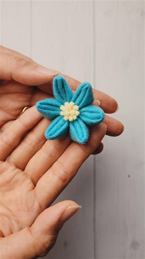 [No-sew 100-yen shop] Make flowers with DAISO felt #diycrafts #handmade