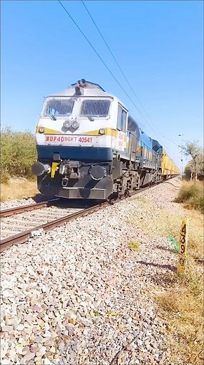 🚂 WDP-4D Leading HSR Superfast Express | Full Speed Action #train #wdp4d #wdp4 #wap7 #railway