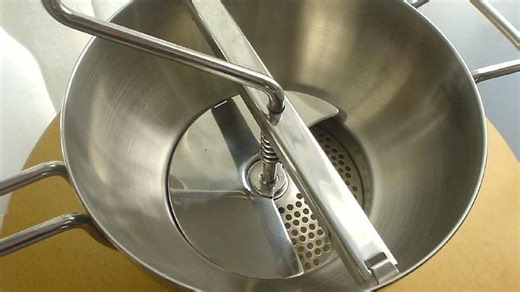 8 forgotten kitchen tools that once made life easier