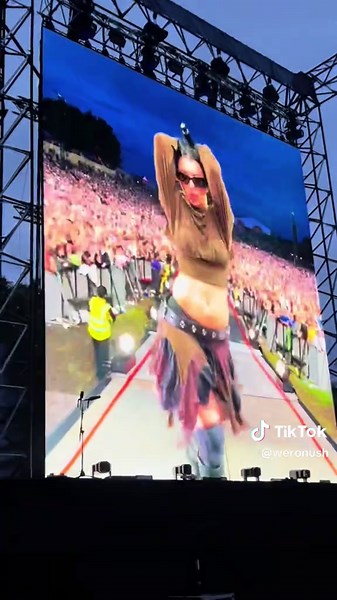 Charli XCX's Captivating Parklife Performance