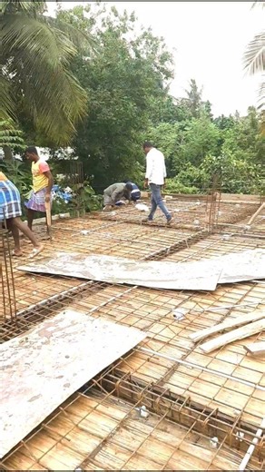 26K views · 170 reactions |  Roof concrete podum bodhu pai (plastic bag / cement bag) potu slab podradhu correct-aa illa-aa?  Indha video-la: ✅ Pai potu concrete podradhu safe-aa? ❌ Strength kuraiyuma? ⚠️ Leakage & crack problem varuma? 隣 Correct construction method enna? | Delta builders | Facebook