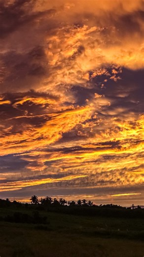 Cyclone Fytia en approche, lever de soleil déchiré 🙏🤞🇷🇪🔆 #reunion #reunionisland #iledelareunion #sunrise #cyclone | Stéphane Avril