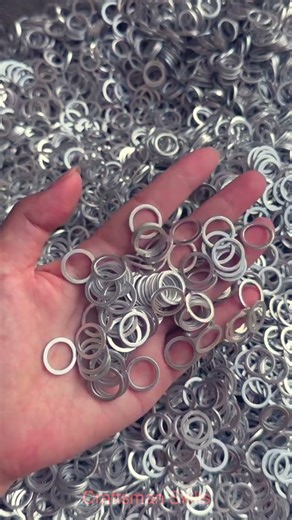 Metal material stamping processing technology