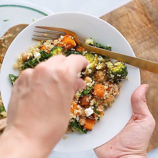 You are going to love this delicious roasted broccoli quinoa salad with roasted sweet potatoes, kale and a flavorful lemon dressing! Great as a gluten-free vegetarian main! Full recipe: https://www.eatingbirdfood.com/roasted-broccoli-kale-quino…/ Pin it!: https://www.pinterest.com/pin/44754590033699553/ | Eating Bird Food