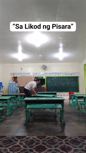 “Sa Likod ng Pisara” Dedicated to all teachers “Sa Likod ng Pisara” Verse 1 Maaga na namang nagising ang araw Kasabay ng bigat na di mo masabi Bitbit ang papel at pangarap ng iba Habang sa sarili mo, kulang ang pahinga Sa jeep at sa ulan, ika’y nakikipagsapalaran Para sa silid-aralang minsan ay walang laman Ngunit puno ng batang may pag-asa Ikaw ang ilaw sa gitna ng kanilang dilim Pre-Chorus Hindi lahat nakikita ang pagod Sa likod ng ngiti at mahinahong tinig Ngunit sa bawat aral na ibinibigay M