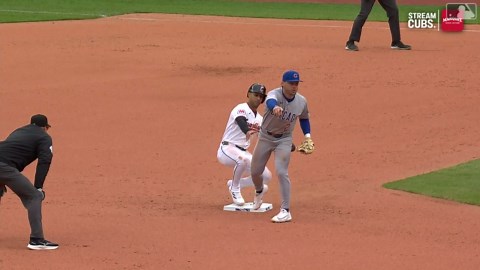 Dansby Swanson throws out Brayan Rocchio