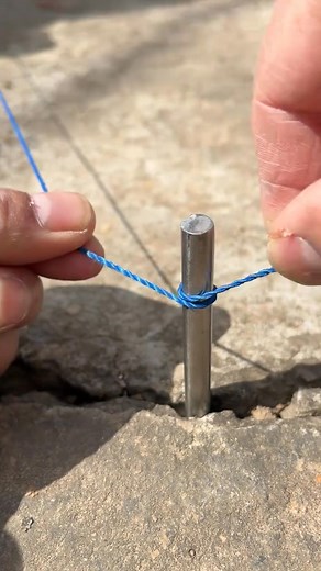 Knots, more knots #knot #rope #knottutorial #knottutorials #campinghacks #camping #knotsforcamping #knotsforfishing #knotsforbeginners #lifeskill #LifeHack #boyscouts #bushcraft #survivalskills #Outdoors #knotting #sheetbend #hitch #simpleknot #bestknot | Knots Master