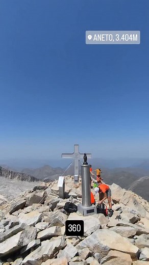 Plus de 15 degrés à 3404m sur le toit des Pyrénées des températures exceptionnelles et un paysage qui s’assèche jour après jour 🥵📷 @chrisfitandrun | Météo Pyrénées