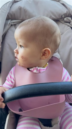 FISHER on Instagram: "BOBBI LOOKING AT DADDY ON THE BUS FOR @out2lunchfestival @hard_fizz ❤️❤️❤️"