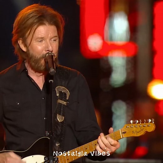 Brooks & Dunn perform “Boot Scootin’ Boogie” with Midland from downtown Nashville | Nostalgia Vibes