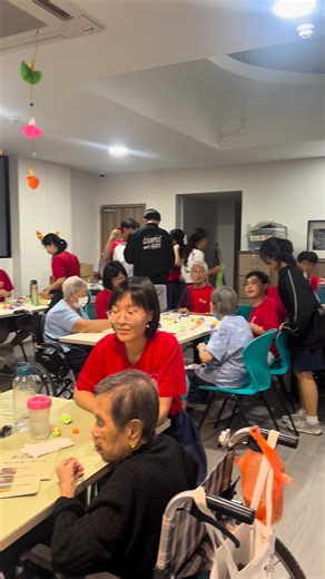 This Grandparents’ Day, we’re celebrating the spirit of intergenerational learning through our YOUthConnect Programme. River Valley High School, Singapore (Official) students organised a series of Winter Solstice themed activities with seniors Chinatown Active Ageing Centre (Banda) from culture quizzes to dongzhi crafts, and bonding over a warm bowl of tangyuan. Both youths and seniors walked away with new knowledge and warm hearts. Every festival becomes more meaningful when shared across gener