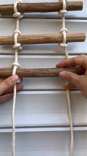 Make A Rustic Rope Ladder With Wooden Dowels Using Knots