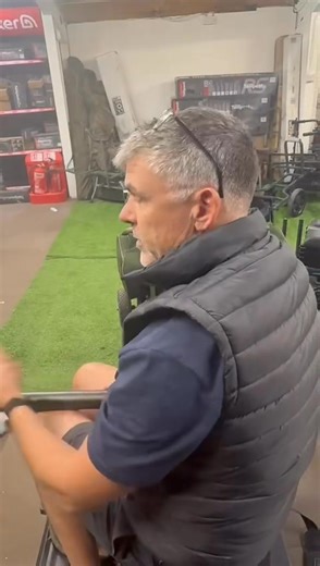 Matrix MTX5 16m pole versus the brand new Matrix XTR700 16m pole, which one comes out on top? 🤔 Fish Matrix @matchfishing | Apollo Angling Centre