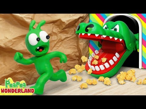Pea Pea Plays with a Crocodile Dentist! Watch Out!