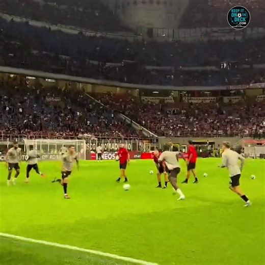 🔴⚫ AC Milan Two Phase Technical Activation (Pre-Match) 1️⃣ Direct passing with ¾-pace runs 2️⃣ Dribbling transitions into defensive footwork ⬇️ Download more sessions here 👉 https://keepitonthedeck.com/downloads | Football Training Drills/Session Plans