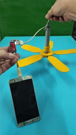 Using a Samsung Smartphone to Power a Mini Ceiling Fan