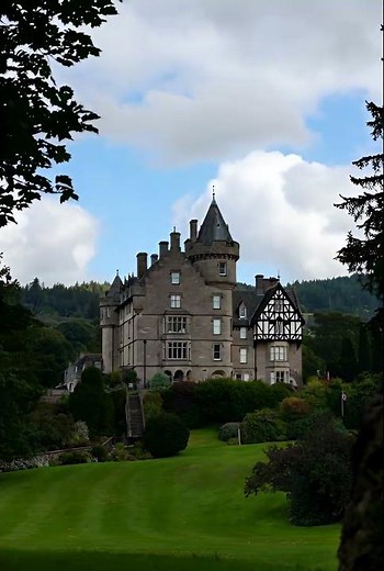 Balmoral Castle – The Royal Home in Scotland 👑