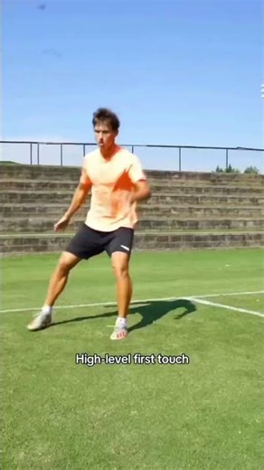 Here’s what a pro’s first touch looks like #soccer #football