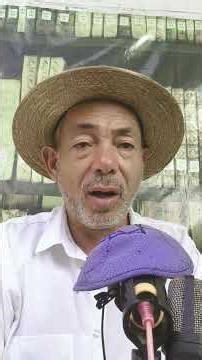 To dream of tidying up your boyfriend's house, full of rooms, and a hairy spider biting her arm m...