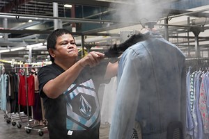 How digitally native retailers are shifting to brick-and-mortar