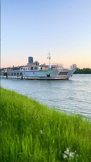 Riverside Mozart - Floating down the Danube