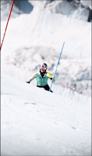 #SkiRacing #SkiSchool 🇩🇪🎥 Emma Aicher _Gate to gate _ modern slalom gate clearing_ summer_ glacier training _ Saas-Fee Discover more about Emma's techniques at her Facebook & Instagram accounts. | Thanos Floros
