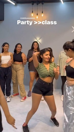 Indiandancer | Halkat Jawani 🔥🔥 . Dance by @reeya__kavediya @nidhikumardance . . . #instagram #instagramreels #latest #explore #explorepage #new #dance... | Instagram