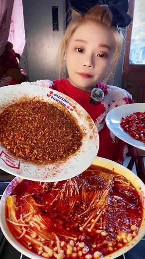 Eat tabasco pepper, paprika and needle mushrooms. #fyp #asmr #instagram #asmrmaker #foryoupage #foryou #asmrsounds #asmrvideo #asmrfood #asmrtiktoks #chinesefoodie #chineseasmr #chineseasmreating #stressrelief #stressreliefsound #stressrelieftips #mukbang #mukbangchina #mukbangasmr #asmrmukbang #mukbanger #pepper #paprika #tabascopepper #eatingpepper #eatingpaprika #eatingtabascopepper #needlemushroom #eatingneedlemushroom #superspicy #superspicychallenge #eating #asmreating #eatingasmr #eatings