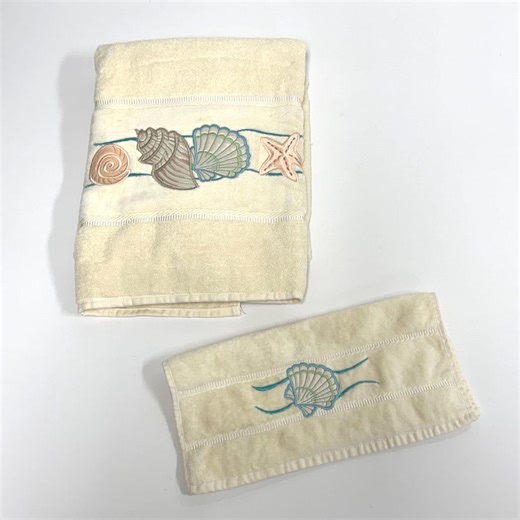 Vintage Seashell embriodered towel set