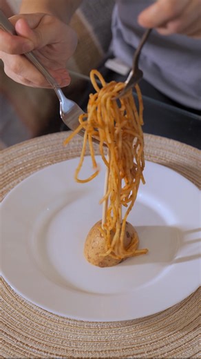 Prank your friends with a levitating spaghetti fork | 5-Minute Crafts