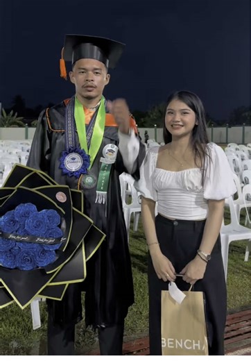 Creative Graduation Pose Ideas for Memorable Photos