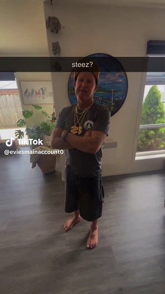 @shopslowfast advertisement final boss, get ur jorts today 🤝🤝