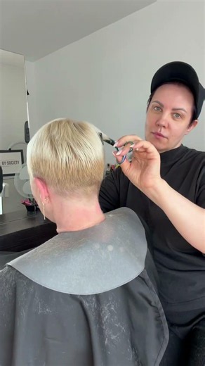 Ladies haircut London pixie haircut Larisa Reca