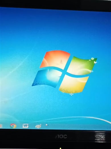Q4OS Linux: rápido, leve e estável | Alternativa ao Windows baseada no Debian Conheça o Q4OS Linux, um sistema operacional rápido, leve e extremamente estável, baseado no Debian, ideal para quem busca uma alternativa eficiente ao Windows, especialmente em PCs antigos ou com hardware limitado. Neste vídeo longo, você verá o Q4OS na prática: instalação, interface, desempenho, estabilidade e os principais motivos que fazem essa distribuição se destacar. O Q4OS foi projetado para oferecer um ambient