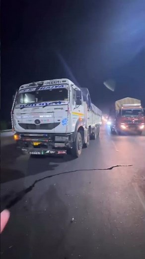 Tata Safari vs Truck tata sierra | sierra | car | new sierra #automobile #tatasierra #sierra #car