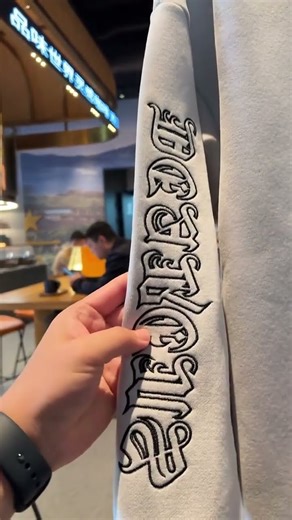 You absolutely must try this fleece-lined embroidered sweatshirt this winter! #StyleTutorial