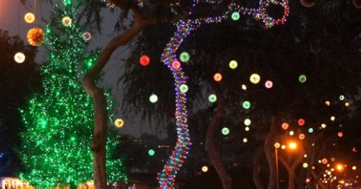 'Sparkle balls' light up Fullerton neighborhood all December long