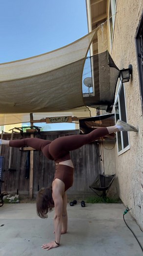 Nice challenge #handstandchallenge #fittok #gymtok #fitnesstiktok #handstand #splits #splithandstand