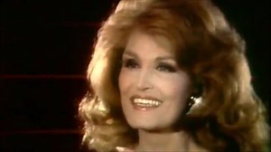 1984 - #Dalida canta “L’innamorata”. Nella canzone, Dalida confessa di essere innamorata ma questo amore ha dei limiti. Il testo ancora una volta sottolinea la personalità ambivalente di Dalida, che mostra un lato gioioso, amante della vita e un altro più oscuro e malinconico. Nel brano infatti ci sono espressioni come “ti amo”, “mi sento bene”, “ho il cuore in Francia”, che rimarcano la parte positiva e poi “le mie collere e le mie passioni”, “non so dire ti amo”, che mostrano la parte meno gio